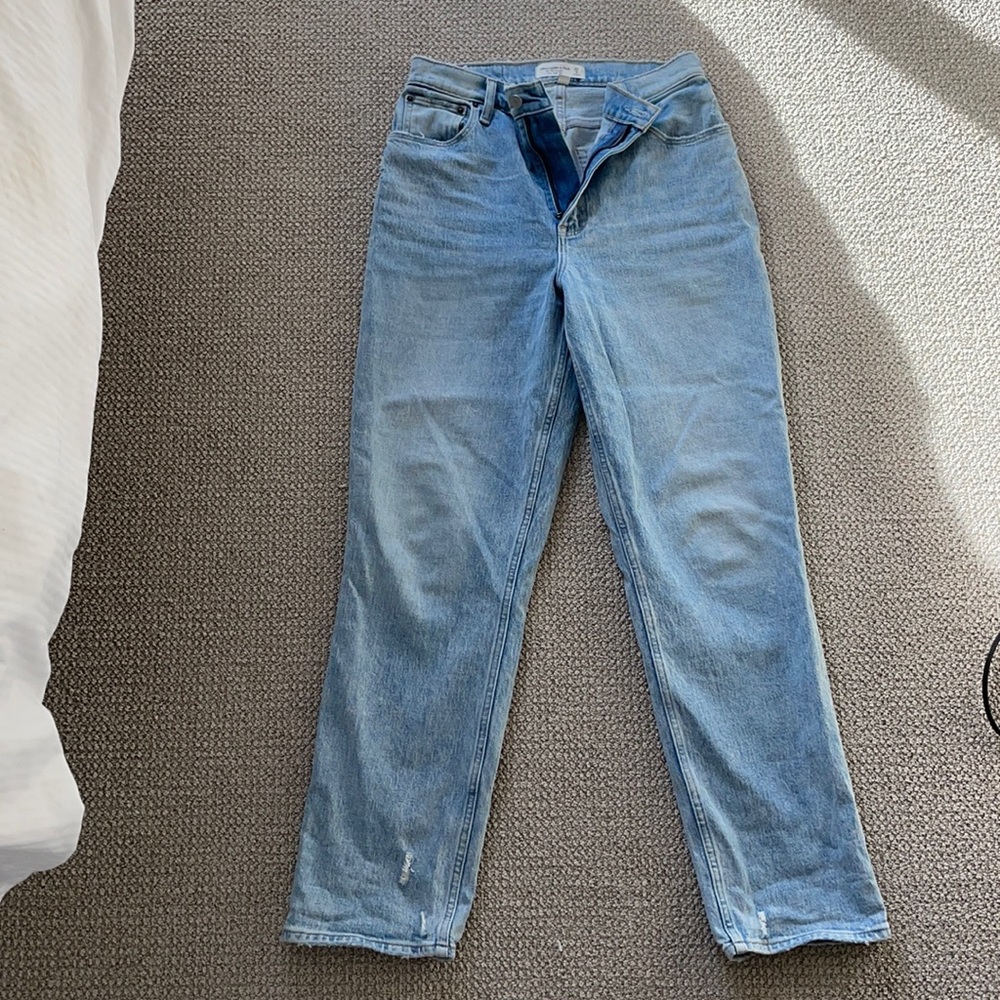 Abercrombie Curve Love Ultra High Rise 90s Straight Jean